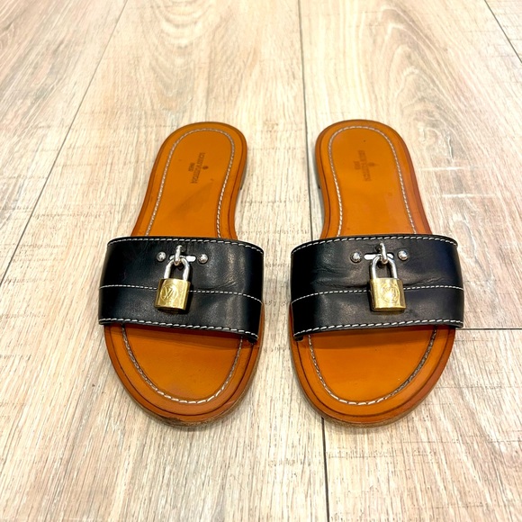 Louis Vuitton. Lock It Flat Mule - Picture 2 of 6